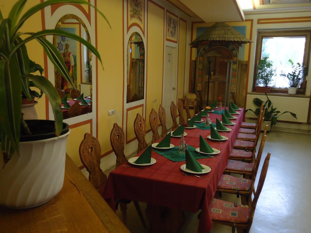 Hotel Czermann Panzió és Étterem Oroszlány Esterno foto