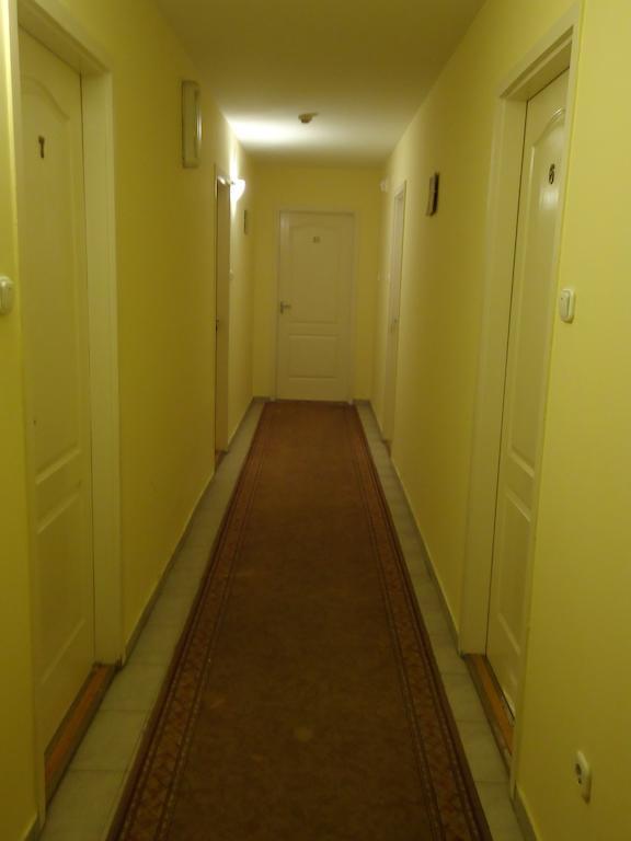 Hotel Czermann Panzió és Étterem Oroszlány Esterno foto