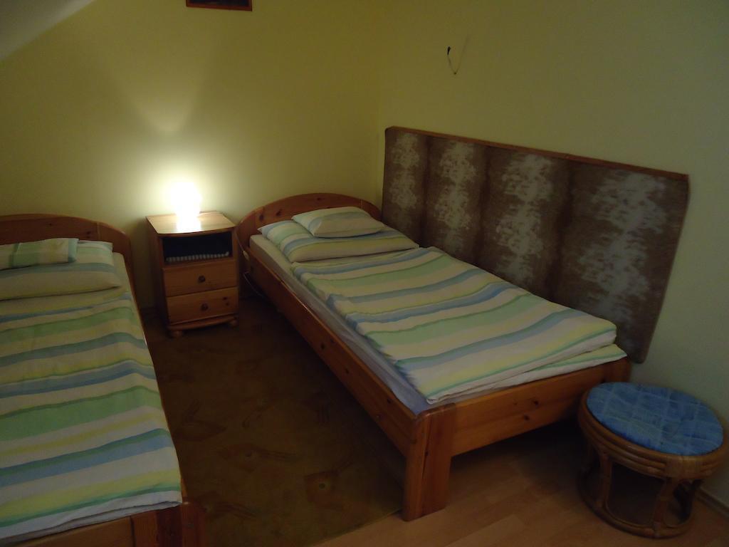 Hotel Czermann Panzió és Étterem Oroszlány Esterno foto