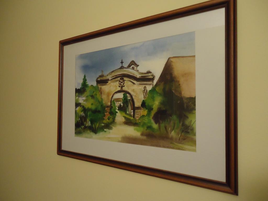 Hotel Czermann Panzió és Étterem Oroszlány Esterno foto