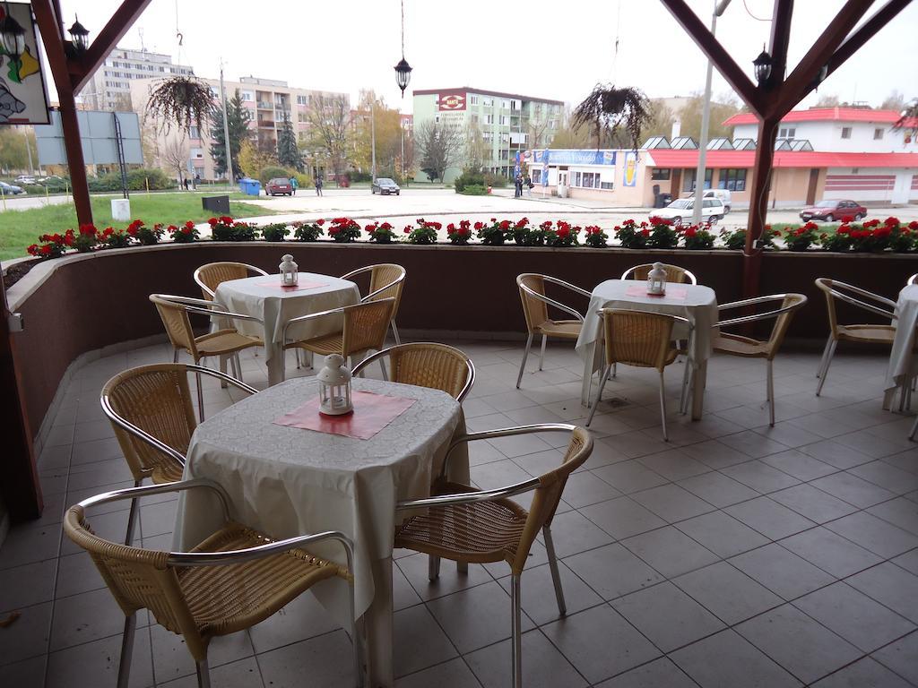 Hotel Czermann Panzió és Étterem Oroszlány Esterno foto