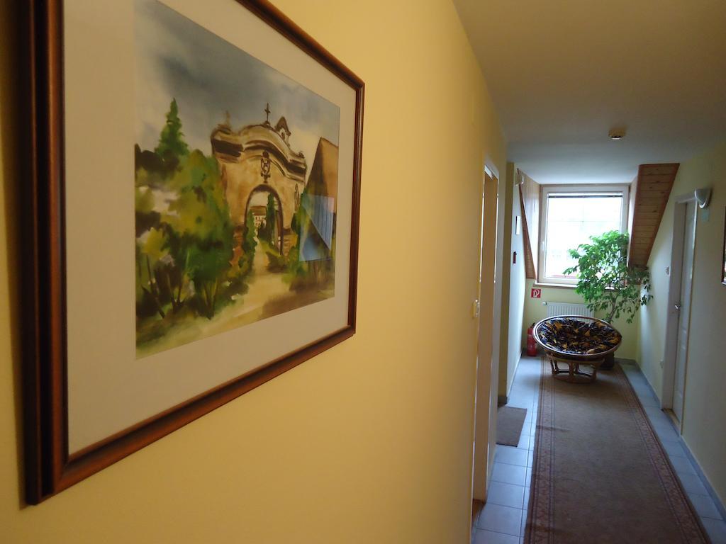 Hotel Czermann Panzió és Étterem Oroszlány Esterno foto