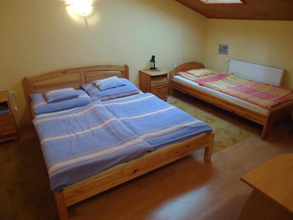 Hotel Czermann Panzió és Étterem Oroszlány Esterno foto