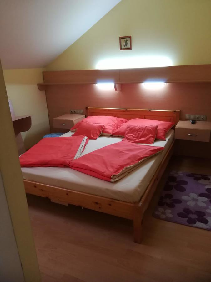 Hotel Czermann Panzió és Étterem Oroszlány Esterno foto